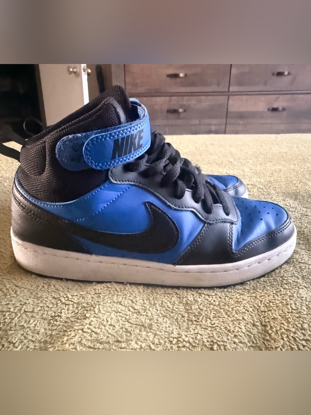 Nike Kids Mid-Top Sneakers in Blue and Black 7Y